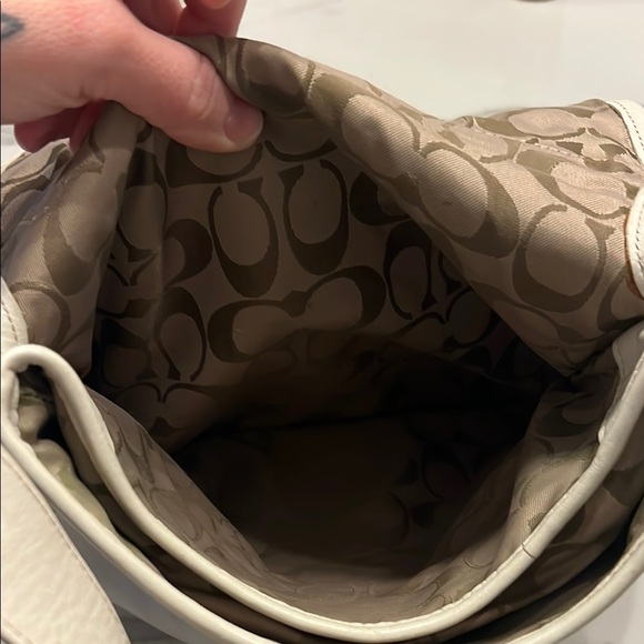 Coach Cream Leather Shoulder Bag with Adjustable Strap - Picture 12 of 14